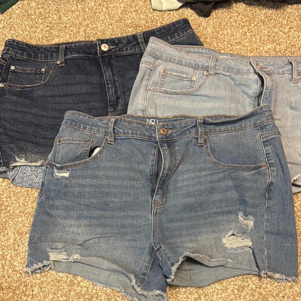 Stylish Denim Shorts Trio, No Boundaries